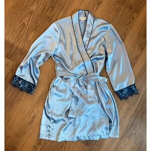 Morgan Taylor Intimates Light Blue Satin Lace Trim Robe Navy Piping Medium